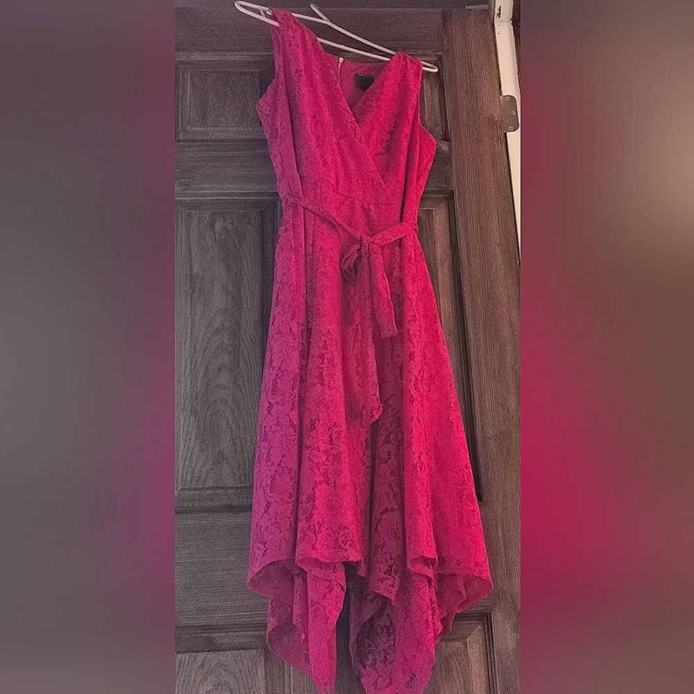 NWT Sleeveless Asymmetrical High Low Lace Dress - size 8